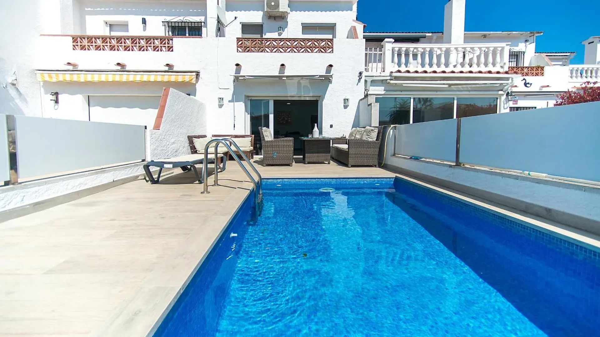 艾姆布里亚布拉瓦Welcs Casa 242 Emp Con Terraza Y Acceso Al Muelle别墅 西班牙